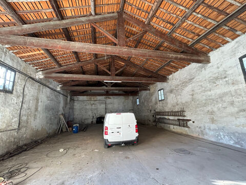 Vaste entrepôt d'environ 250 m2 1000 34000 Sommieres