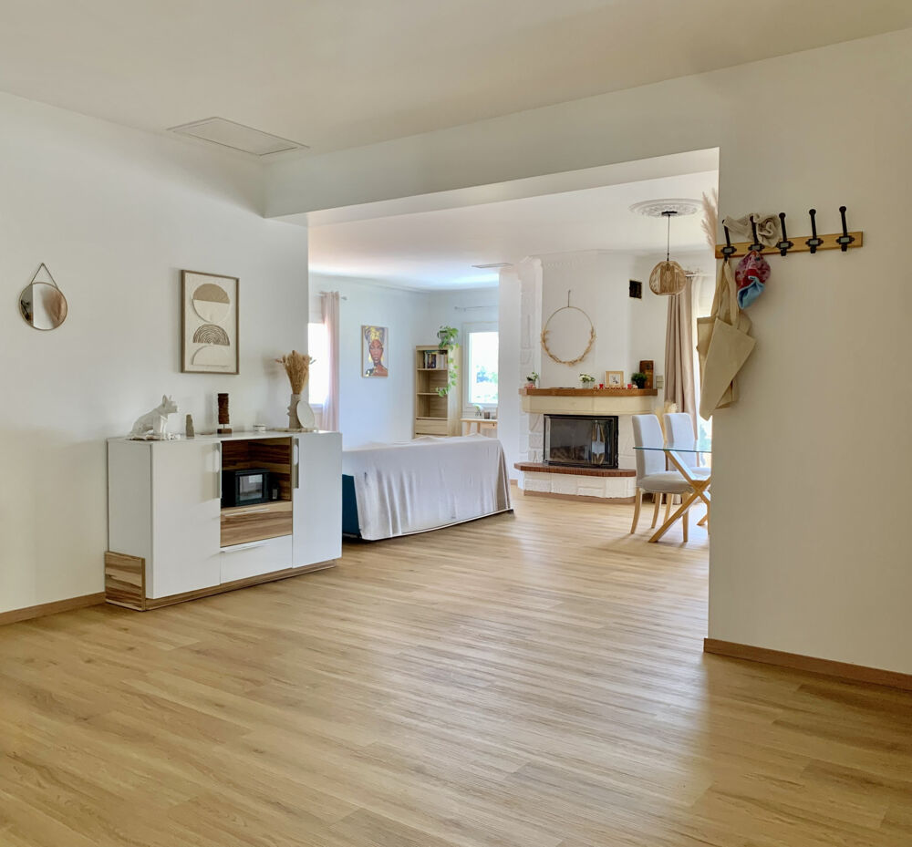 CASTRIES Appartement T4 de 110 m2 avec terrasse et jardin