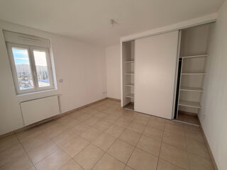  Appartement à louer 3 pièces 69 m²