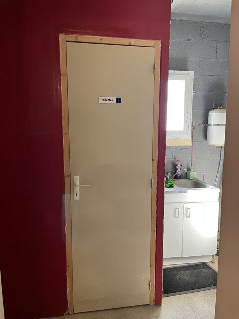   AUBAIS - Local Commercial de 100m2 comprenant : 