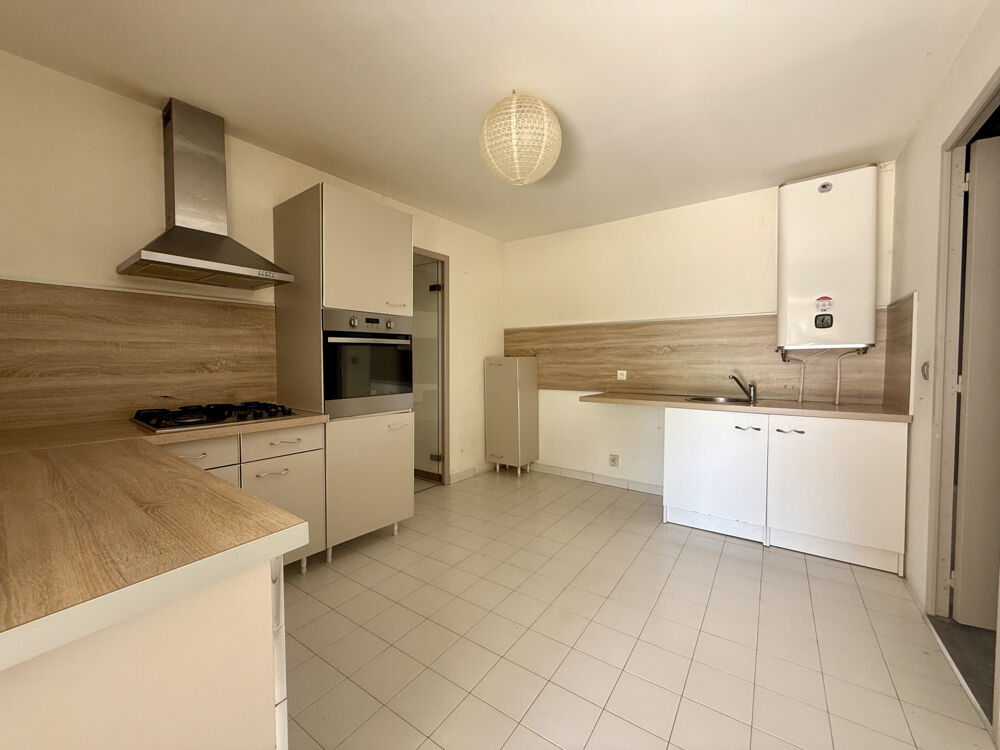 VERGEZE - À VENDRE Maison familiale de 148m2 avec grand garage de 200m2