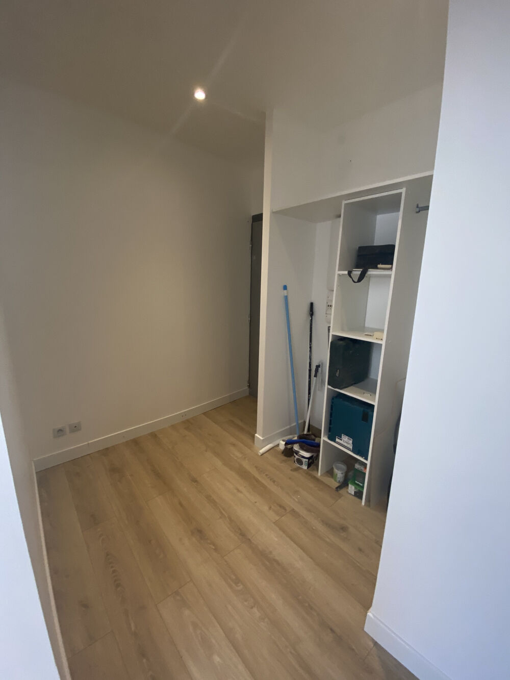 Location Appartement SOMMIERES - Centre piéton - Appartement T1 + bureau de 30 m2 Sommieres
