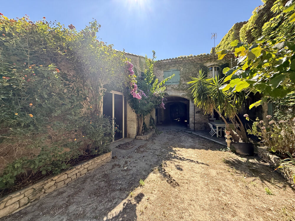 Milhaud - Maison avec dépendance et piscine de 390m2