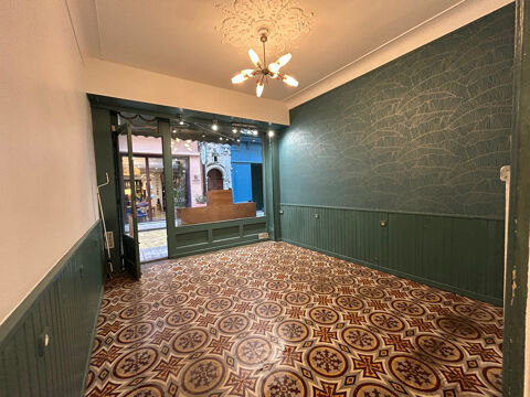   SOMMIERES Centre Piéton - Local Commercial avec vitrine dans rue commerçante 