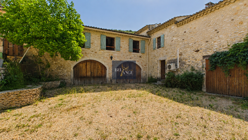 Vente Maison Mas en pierre de 289 m2 avec 2,5 hectares et accès privatif à la Cèze Montclus