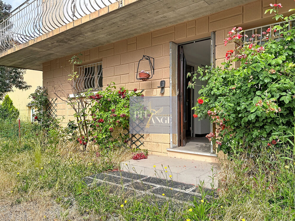 Maison familiale avec grand terrain arboré et dépendances