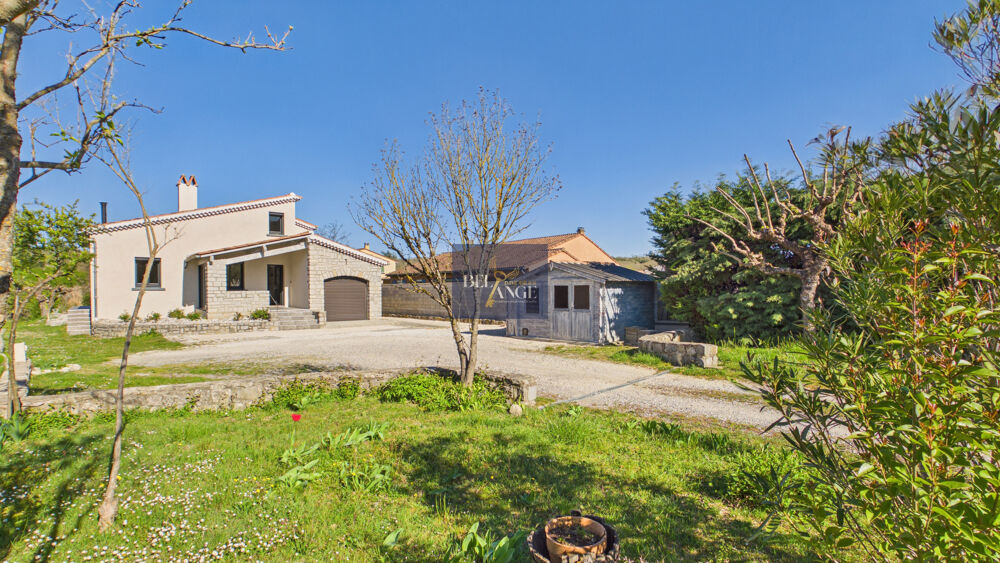 Maison familiale avec piscine et beau potentiel Pradon