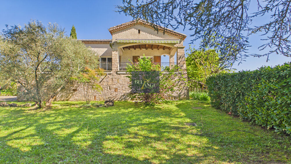 Maison de famille avec volume, lumière et potentiel