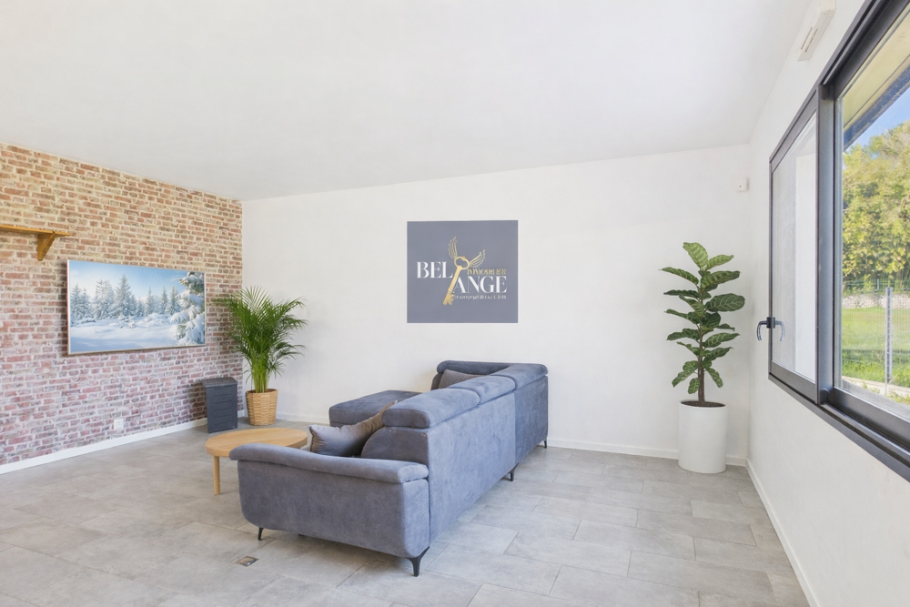Maison lumineuse avec piscine calme, potentiel et douceur de vivre