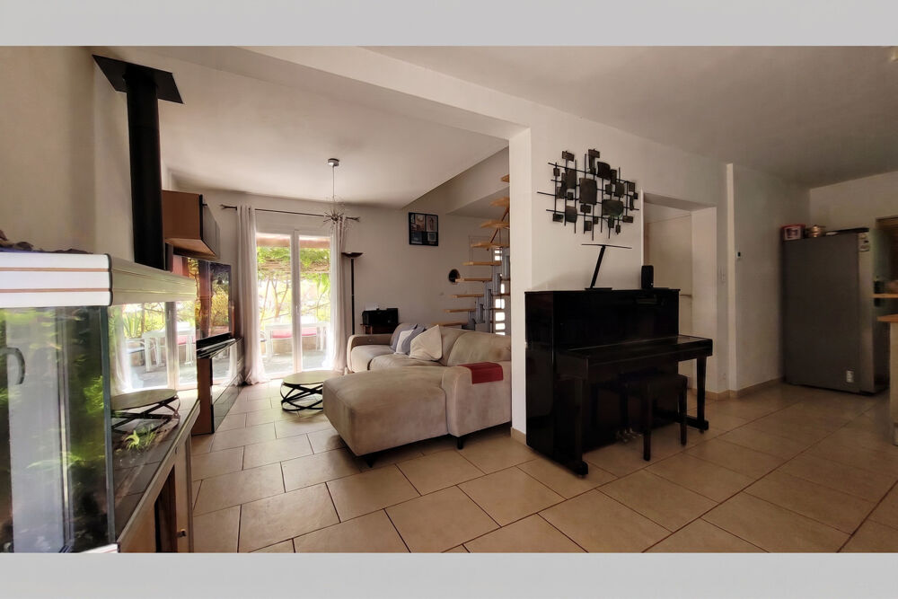 Sur 1045 m2 , garage, piscine H Sol