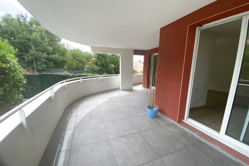 Ascenseur, terrasse 25 m2, box, piscine collective
