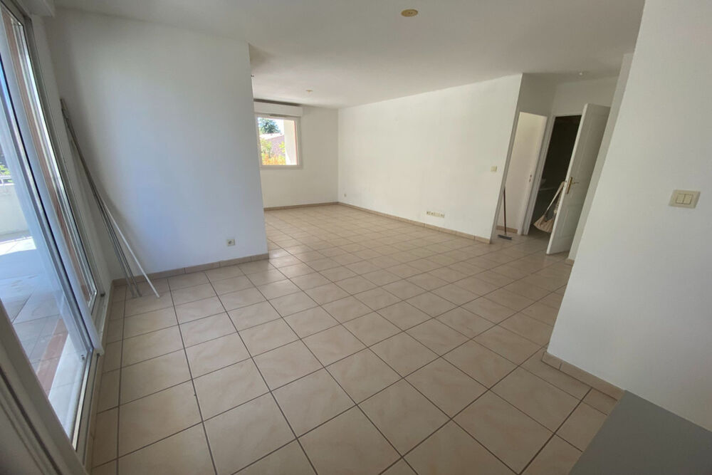 Ascenseur, terrasse 25 m2, box, piscine collective
