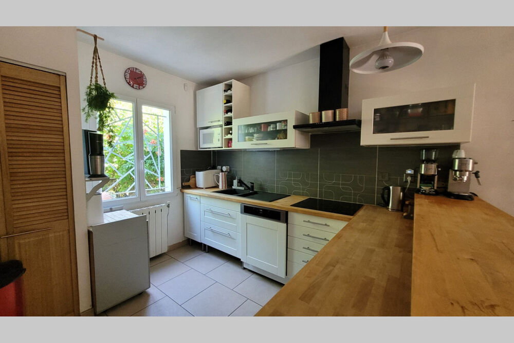 Sur 1045 m2 , garage, piscine H Sol