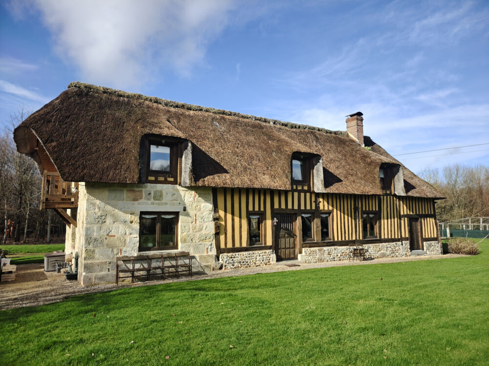 PROPRIETE DE CHARME AVEC 14 HECTARES DE BOIS