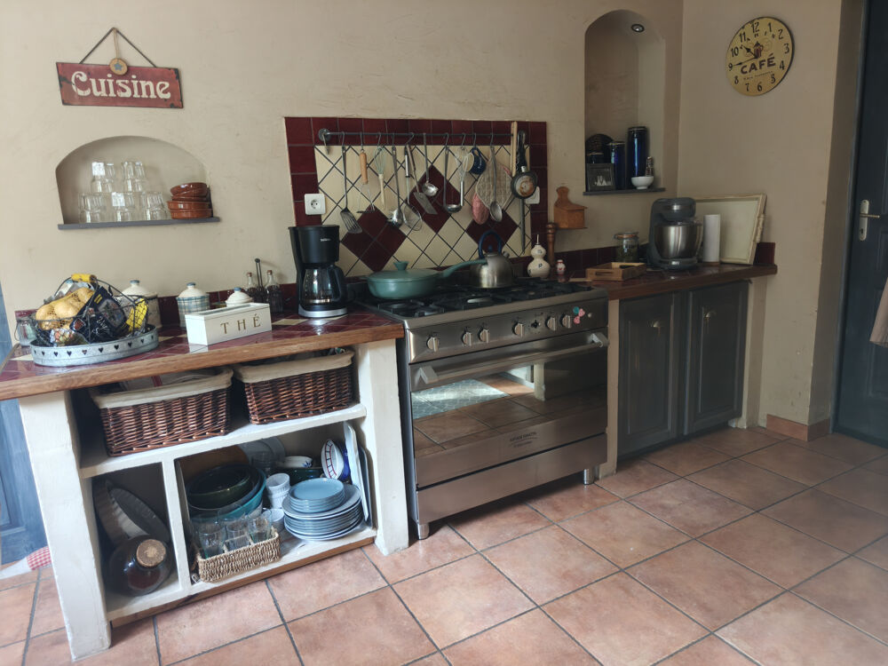 Maison de charme en briques avec vue dégagée sur la vallée