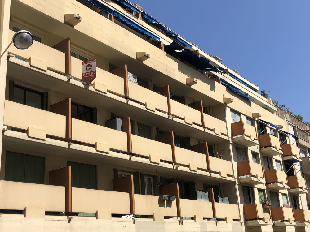 En location 900 € par mois à Nice (06) : appartement avec balcon