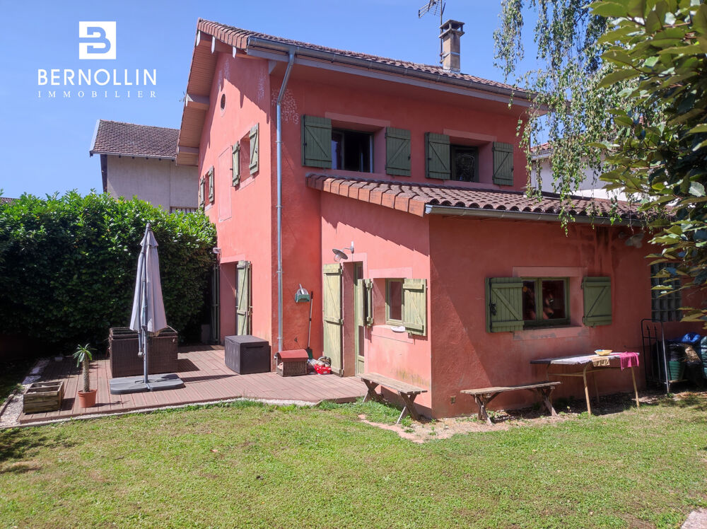 Maison de village de 102 m2 avec terrain, 3 chambres en plein centre de St Etienne du Bois