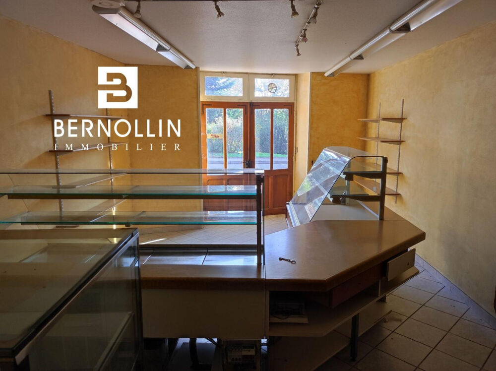 Ensemble immobilier au c?ur de Beaupont avec terrain et location de locaux