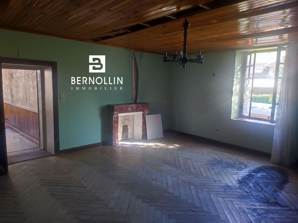 Maison de village mitoyenne à rénover en pierre de 90 m2 avec terrain à Cuisiat