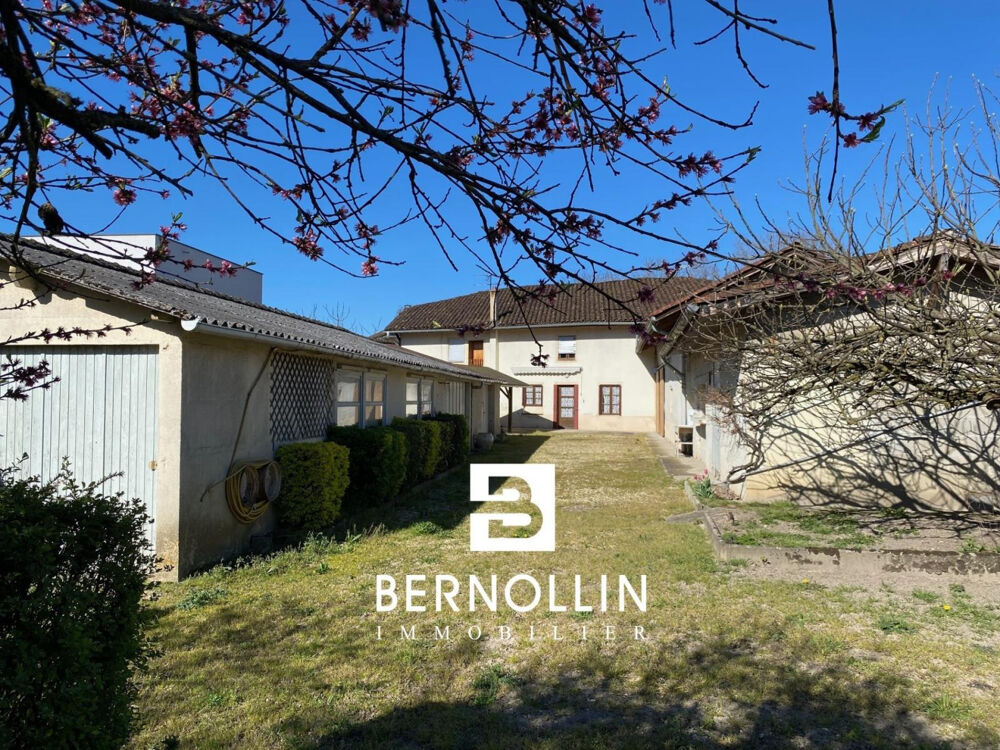 Maison de village avec dépendances, 8 pièces, 230 m2 au centre d'Attignat