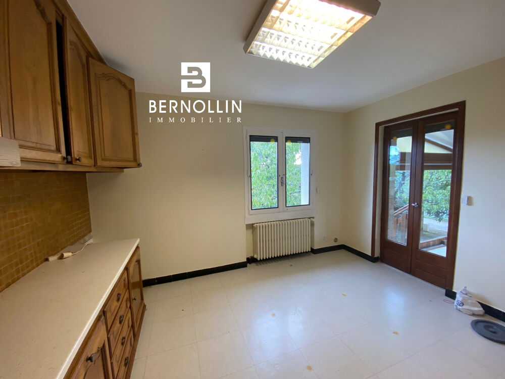 Vente Maison Au coeur du village d'Attignat, Maison familiale de 140 m2 avec fort potentiel sur 2 736 m2 de terrain Attignat