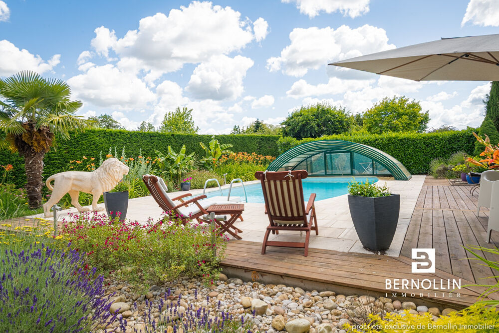 Maison 11 pièces 332 m² · à Curtafond · 332 m² · 469 000 €