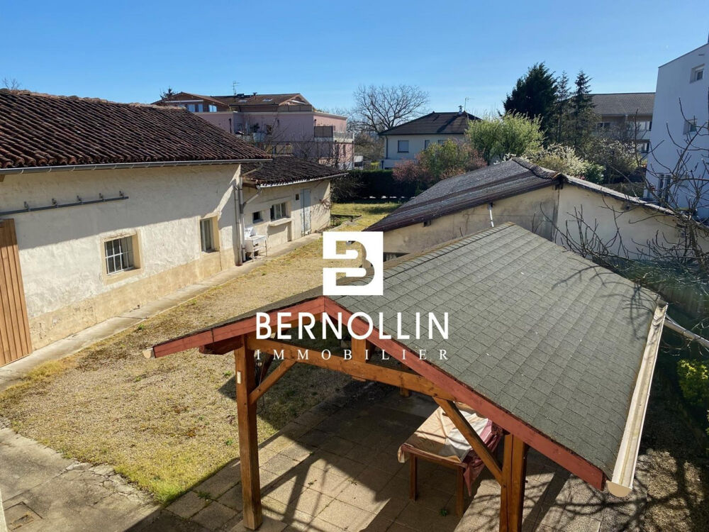 Maison de village avec dépendances, 8 pièces, 230 m2 au centre d'Attignat