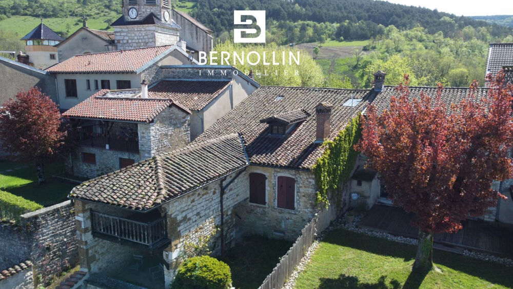 Maison en pierre de 155 m2 sur les hauteurs de Treffort avec terrasse et terrain.