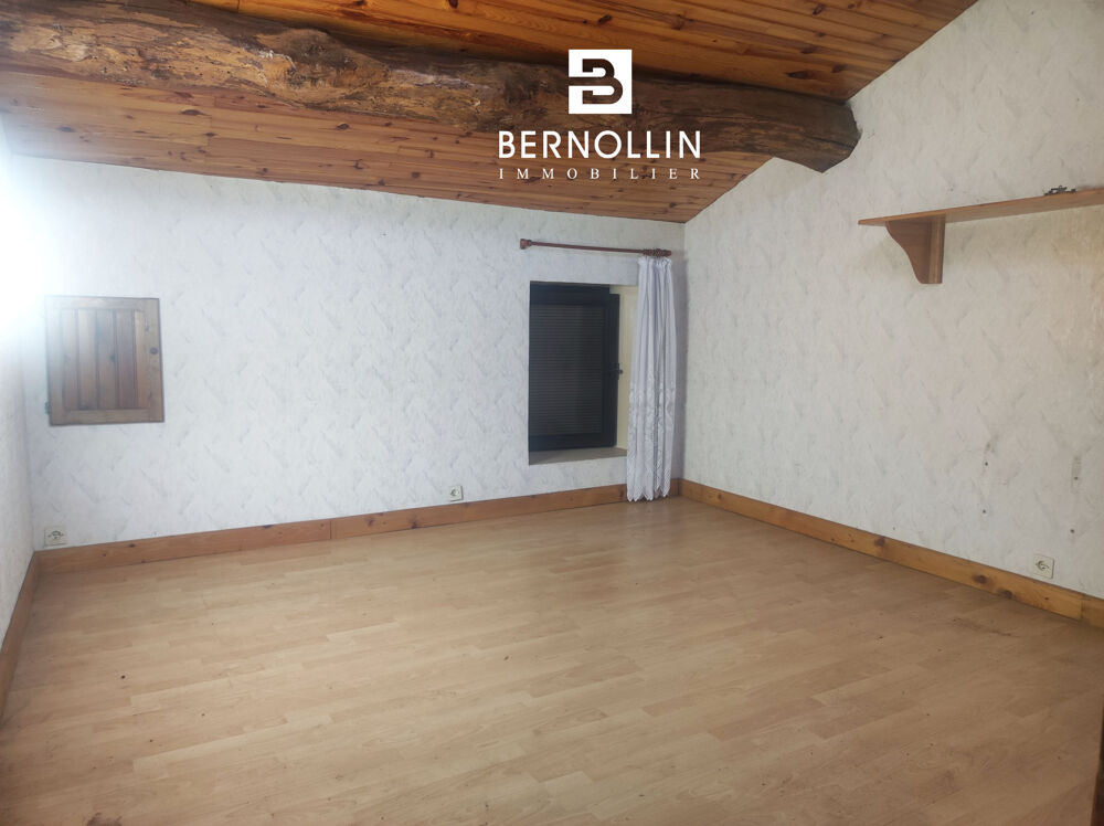Maison de village mitoyenne à rénover en pierre de 90 m2 avec terrain à Cuisiat
