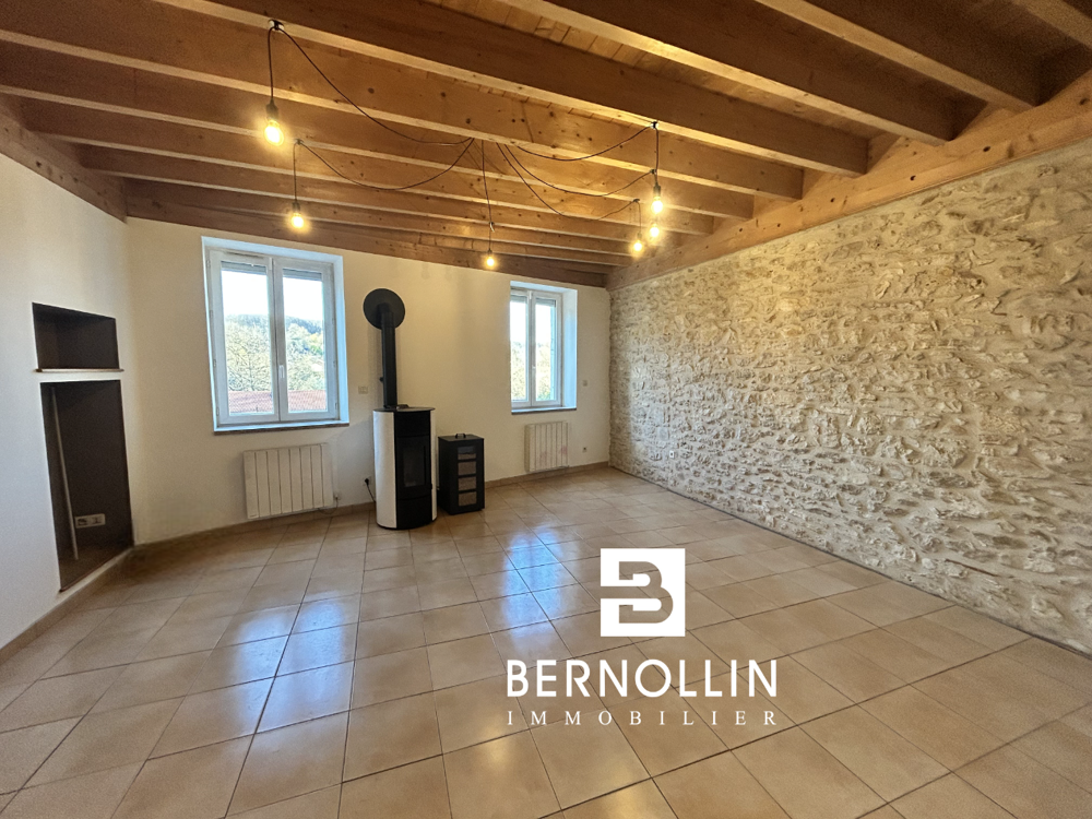 Maison de village rénovée de 100 m2 en plein coeur du village de Neuville sur Ain