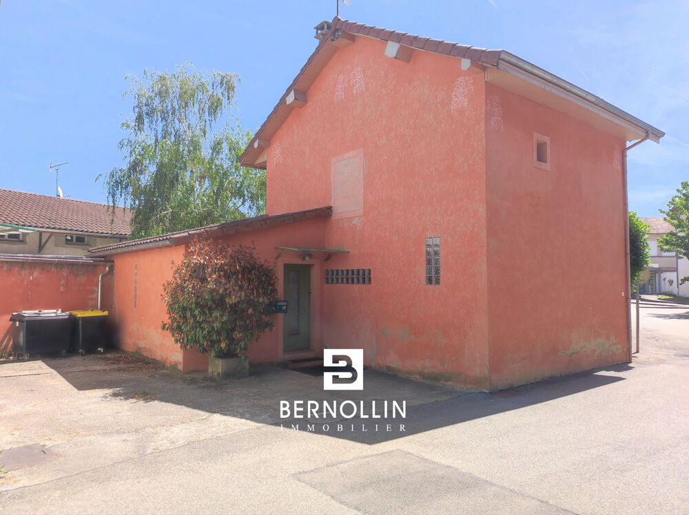 Maison de village de 102 m2 avec terrain, 3 chambres en plein centre de St Etienne du Bois