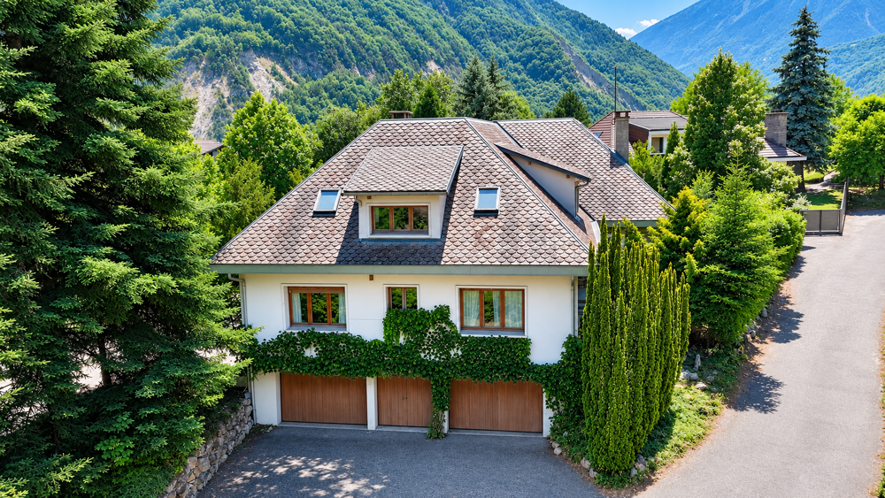 Vente Maison (73) ST-JEAN-DE-MAURIENNE - Maison de caractère - Fort potentiel d'aménagement - 6 chambres - Jardin - Garages St jean de maurienne