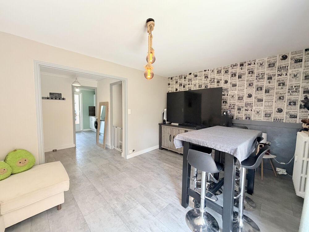 (73) Saint-Jean-de-Maurienne - Appartement T3 entièrement rénové - 2 chambres - 2 balcons - Garage - Cave - As