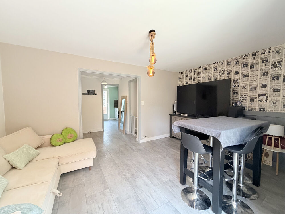 (73) Saint-Jean-de-Maurienne - Appartement T3 entièrement rénové - 2 chambres - 2 balcons - Garage - Cave - As