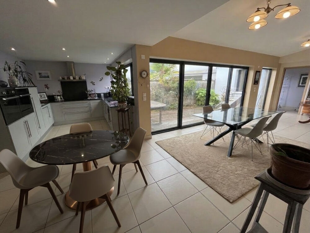 Vente Maison BORDEAUX CAUDÉRAN - PARC BORDELAIS : MAISON EN PIERRE DE CARACTÈRE DE 160 M2 AVEC VOLUMES D'EXCEPTION ET GARAG Bordeaux-caudéran