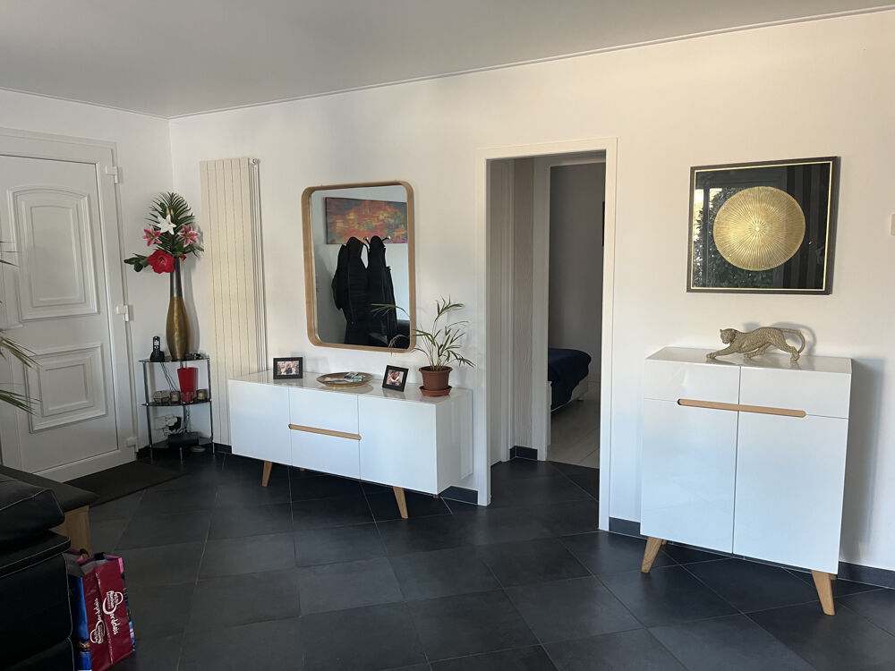 Exclusivité Maison 118 m2 entièrement rénovée avec piscine, garages et au calme