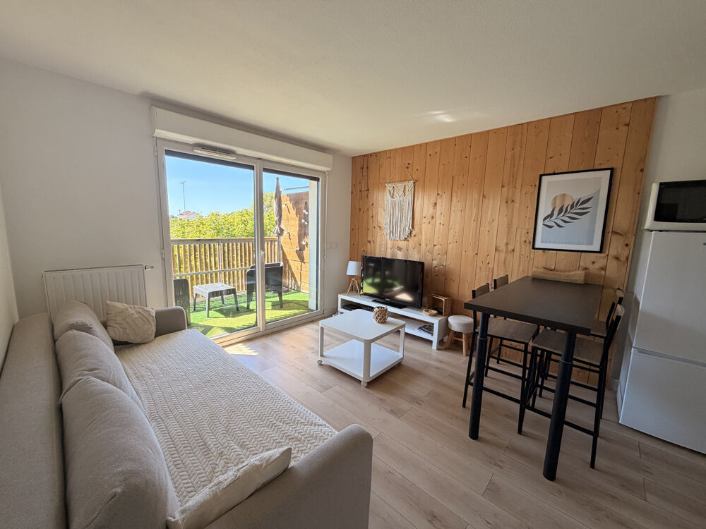 ARÈS CENTRE-VILLE APPARTEMENT 2 PIÈCES AVEC BALCON, PARKING ET CELLIER