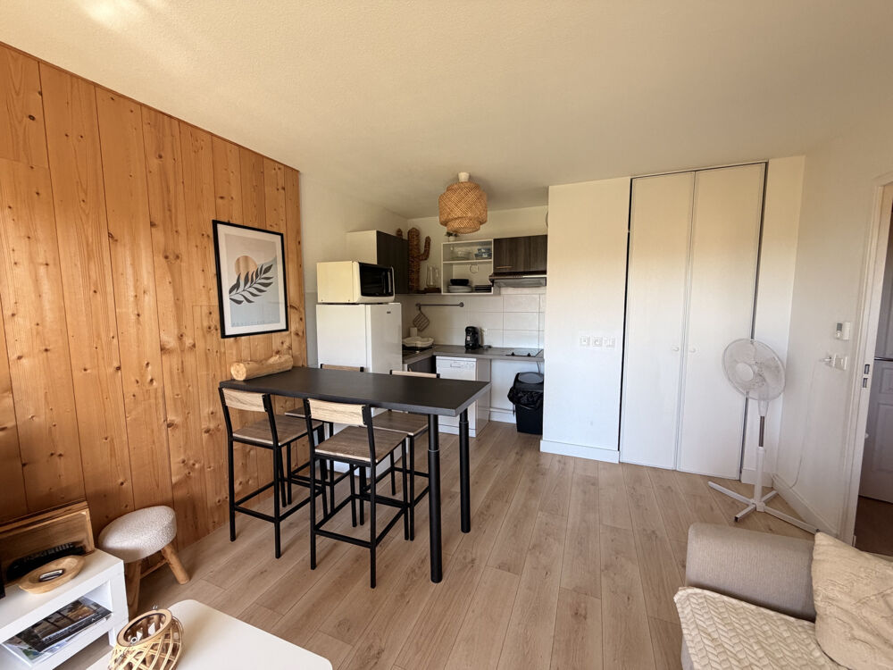ARÈS CENTRE-VILLE APPARTEMENT 2 PIÈCES AVEC BALCON, PARKING ET CELLIER