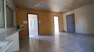  Parking / Garage à louer 242 m²