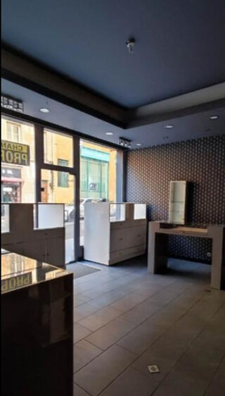   Local  professionnel  - RUE LEOPOLD LALLEMENT au 1er étage (accessible depuis un escalier interieur) + un lumi Nancy