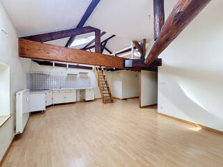  Appartement à louer 2 pièces 82 m²