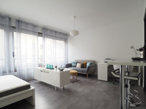   RUE LAFAYETTE - DISPO FIN AOUT Appartement - 1 pièce(s) - 35 m²