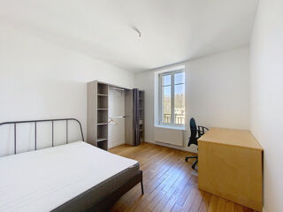  Appartement à louer 4 pièces 77 m²
