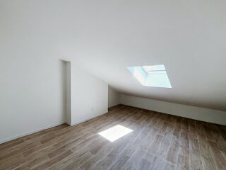  Appartement à louer 3 pièces 96 m²