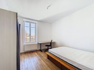  Appartement à louer 4 pièces 77 m²
