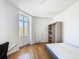  Appartement à louer 4 pièces 77 m²