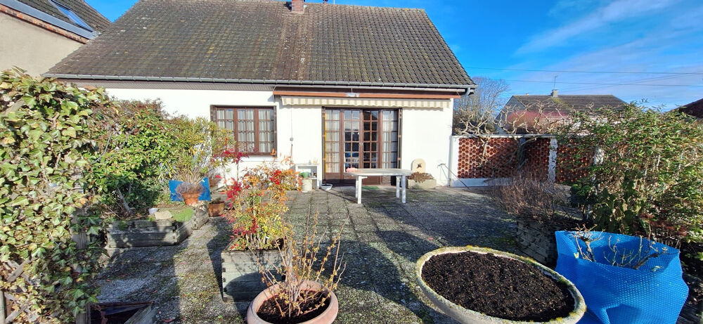 MAISON 100 M2 ENVIRON EN PLEIN CENTRE DE MIGENNES,3 CHAMBRES,SALLE DE JEUX,DEUX GARAGES 30M2 ET 95M2.TERRAIN