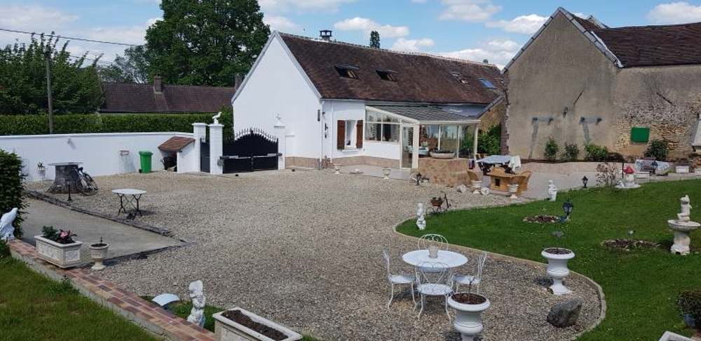 BELLE PROPRIÉTÉ 215 M2 ENVIRON, AU CALME A LA CAMPAGNE ENTRE SENS ET SAINT FLORENTIN, JARDIN ET PISCINE