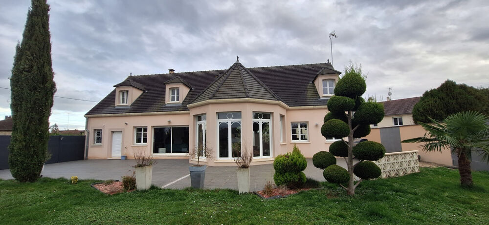 MAISON CONTEMPORAINE DE 218M2,5 CHAMBRES,TERRAIN DE 2558M2,DEUX GARAGES,PROCHE GARE LIGNE DIRECTE PARIS.