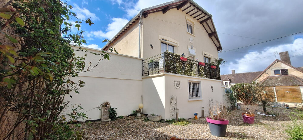 MAISON 112 M2, 4 CHAMBRES,1 BUREAU, GARAGE, ATELIER, DEPENDANCE 100 M2, CAVE.